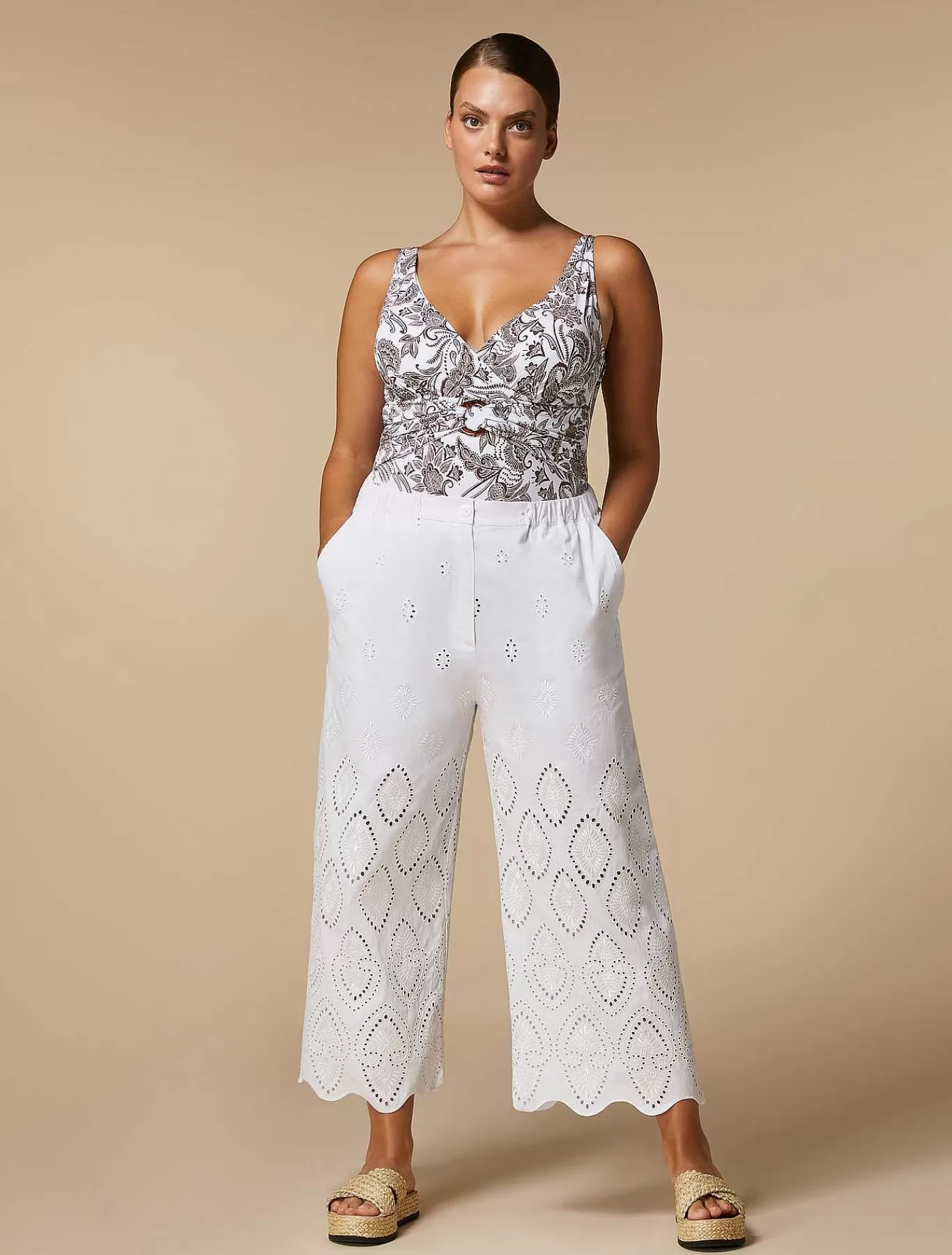 Discount Pantalon Court Brode Femmes Pantalon