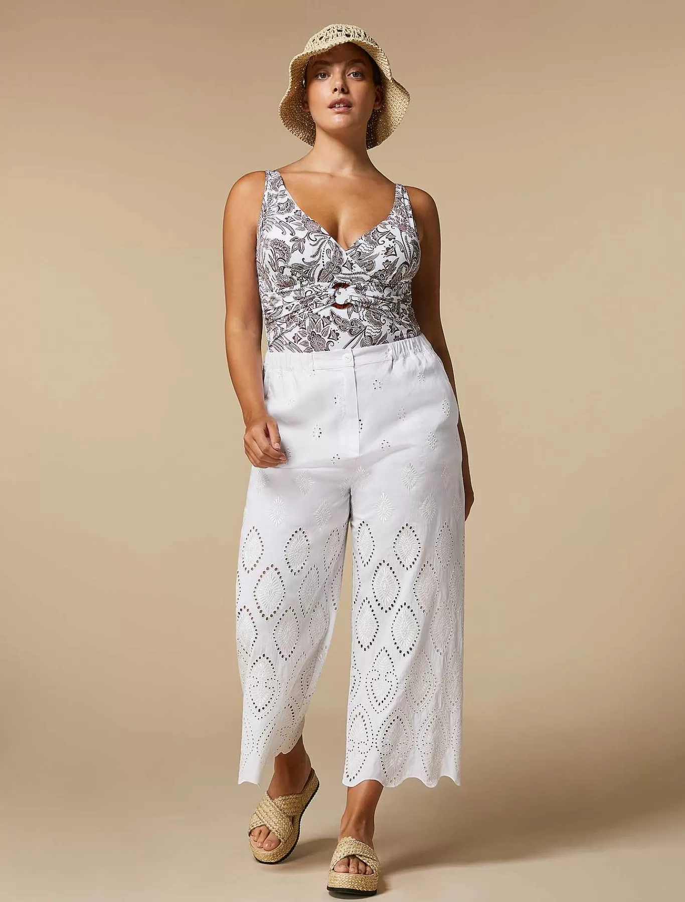 Discount Pantalon Court Brode Femmes Pantalon