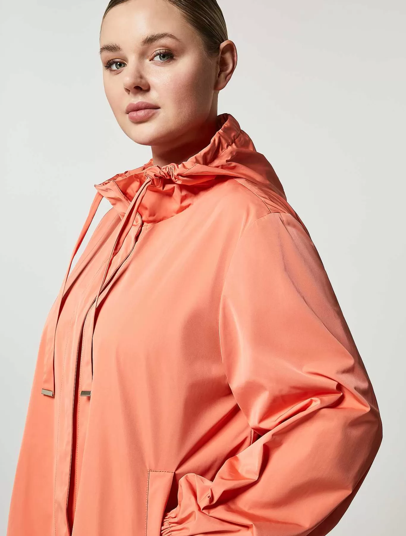 Shop Parka Courte En Tissu A Memoire De Forme Deperlante Femmes Manteaux Et Trenchs