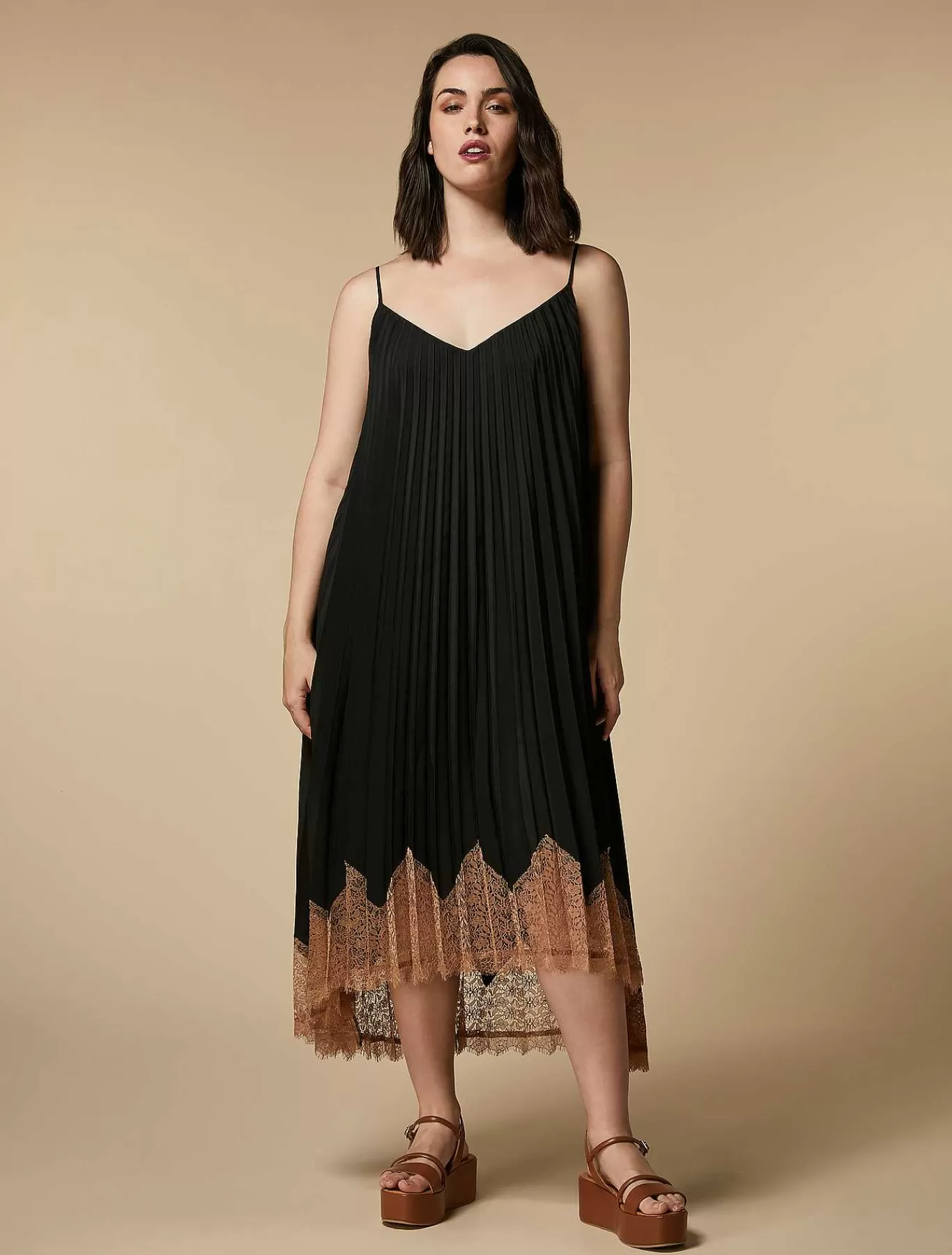 Store Robe En Crepe De Chine Ornee De Dentelle Femmes Robes