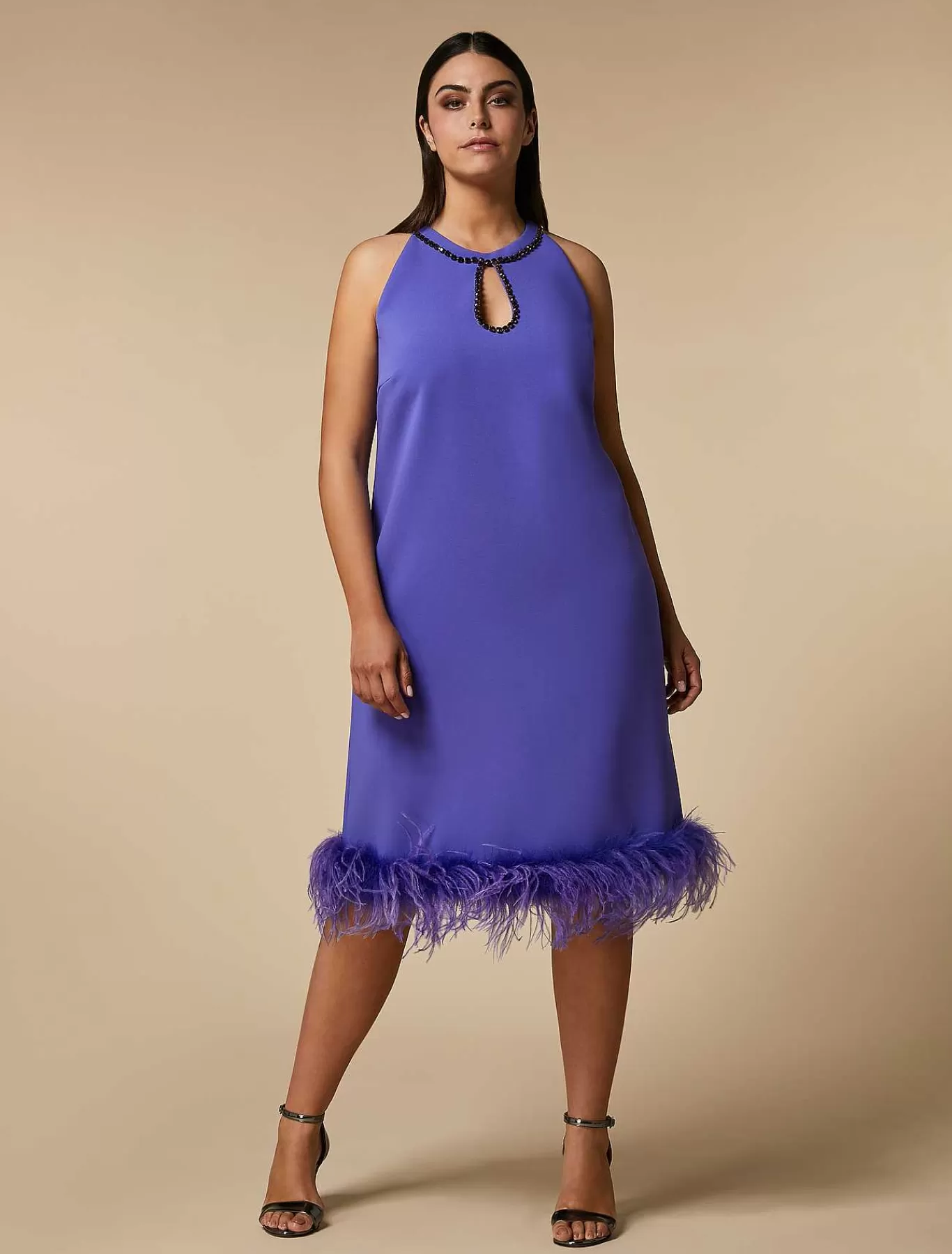 New Robe En Crepe Ornee De Plumes Femmes Robes
